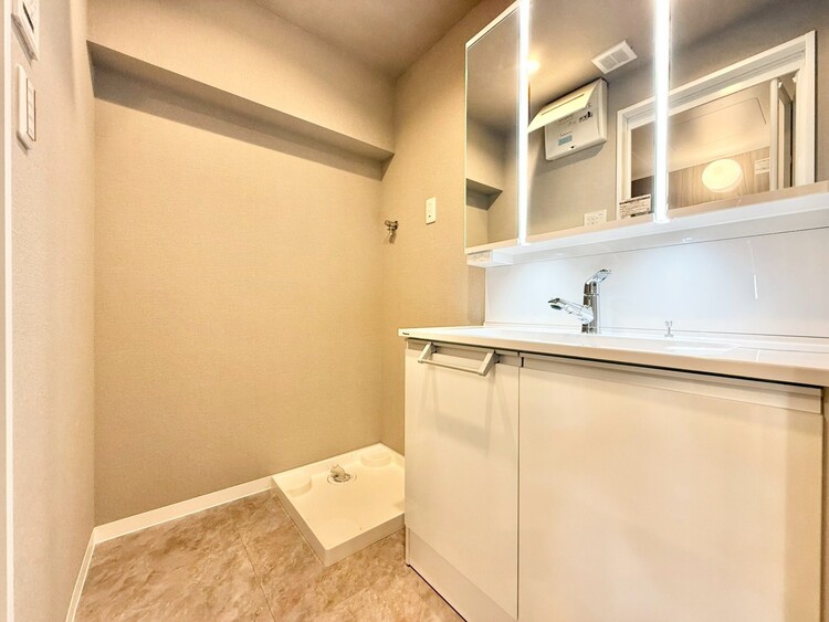 その他 十分な広さの脱衣所。