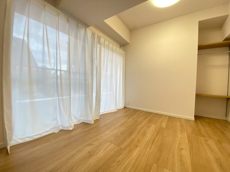 収納 家電やスーツケース、ストック品など何でも片付く嬉しい空間です。