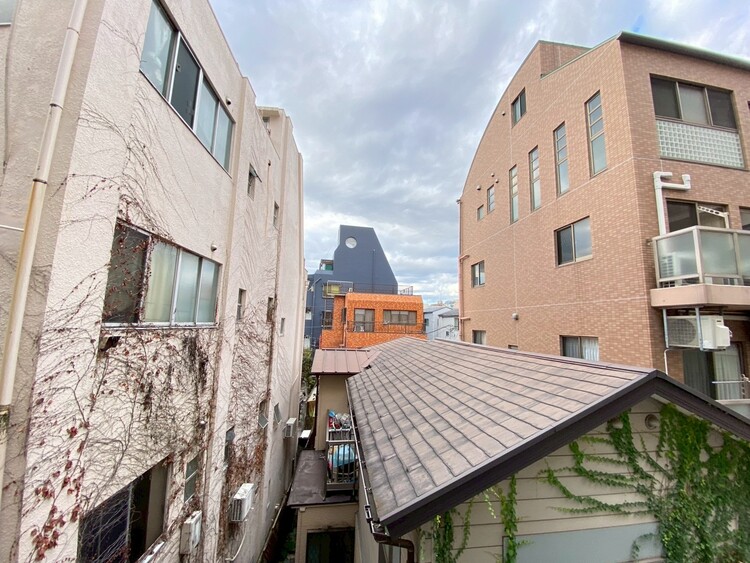 バルコニー 眺望や窓からの景色が良いと、家で過ごす時間も快適です。