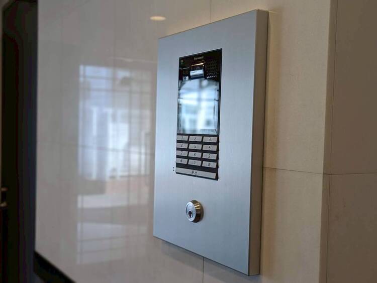 その他 誰が来てもわかる様にモニター付きインターホンを設置。