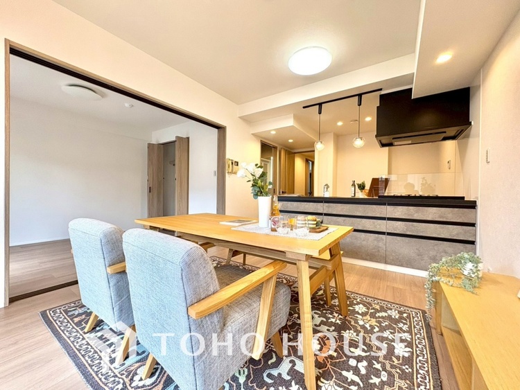 内装 【LIVING】◆眩い◆光が燦々と入り、家族の笑顔を照らす。「いつまでも続いて」と願う夢のような毎日がここにある。