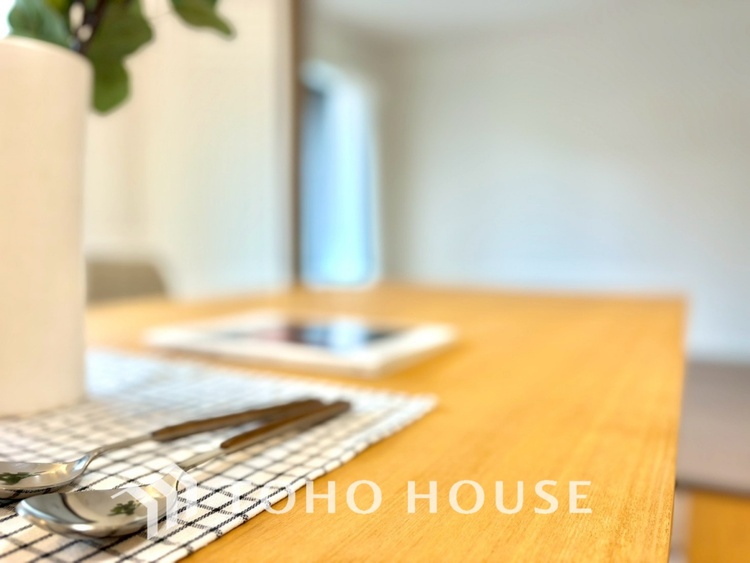 内装 【LIVING】◆扉を◆開くとこの景色。家族の”おかえり”の声が聞こえてきそう。