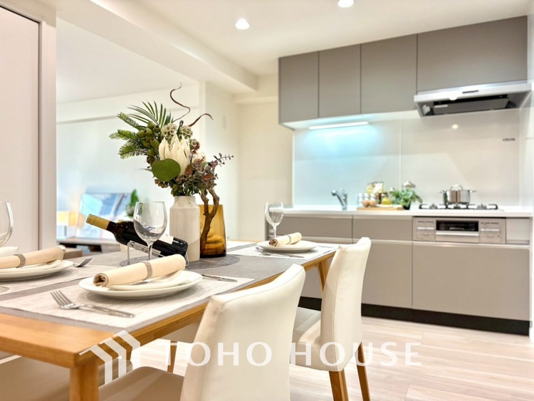 内装 【LIVING】◆眩い◆光が燦々と入り、家族の笑顔を照らす。「いつまでも続いて」と願う夢のような毎日がここにある。