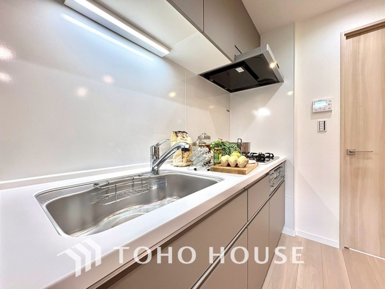 キッチン 【KITCHEN】◆ワクワク◆開放的で機能性も高いシステムキッチン。お子様は毎日のご飯にワクワク！