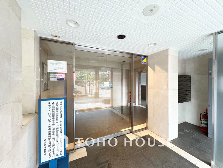 エントランス 【ENTRANCE】◆家族◆家で家族と過ごす時間は限られている。帰りを待つ家族の元へと急ぐときの弾む思い。そんな思いを引き立てる邸宅。