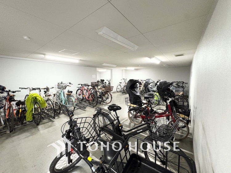 その他 【BICYCLE PAEKING LOT】◆駐輪場◆快適な生活には欠かせない自転車。開放的な駐輪場がございます。
