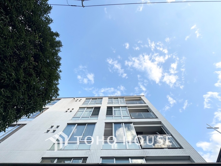 外観 【APPEARANCE】◆眩い◆光が燦々と入り、家族の笑顔を照らす。「いつまでも続いて」と願う夢のような毎日がここにある。