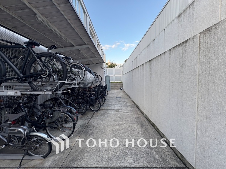 その他 【BICYCLE PAEKING LOT】◆駐輪場◆快適な生活には欠かせない自転車。開放的な駐輪場がございます。