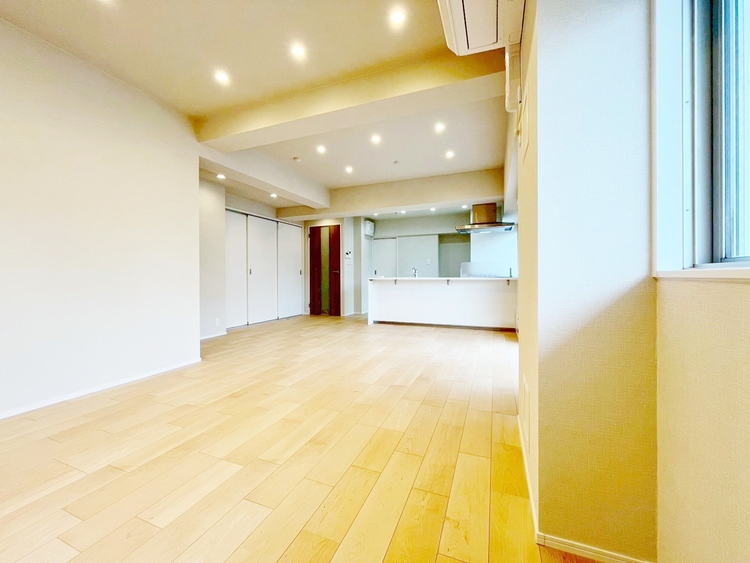 居間 居心地の良い空気感は、暮らしのステージを彩り、心からのやすらぎと満足感を与えてくれます。