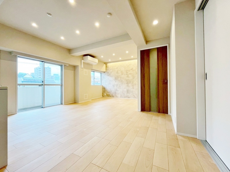 居間 快適に過ごす毎日を求めて、暮らしの中でご自身の「マイホーム」に創り上げてください。