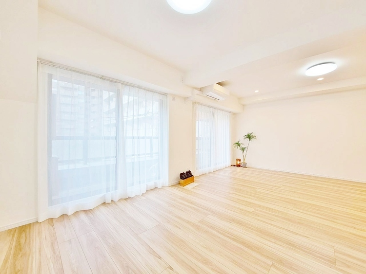 居間 居心地の良い空気感は、暮らしのステージを彩り、心からのやすらぎと満足感を与えてくれます。