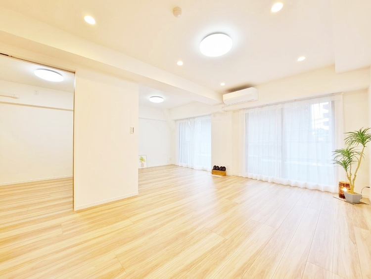 居間 飾り過ぎないシンプルな内装と偏り過ぎないデザインで統一しました。