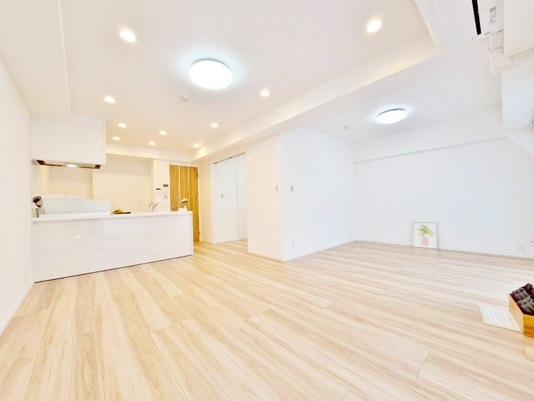 居間 快適に過ごす毎日を求めて、暮らしの中でご自身の「マイホーム」に創り上げてください。