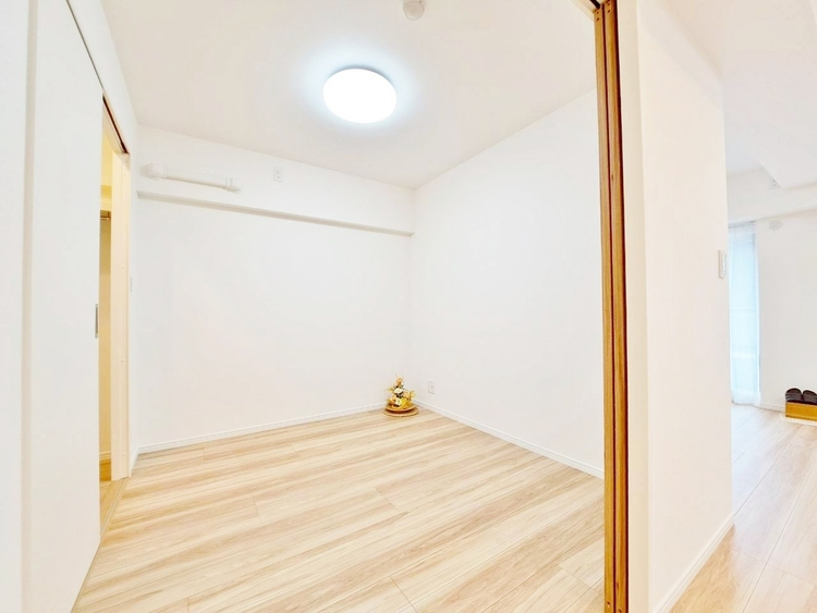 寝室 ベッドも十分に設置するスペースがあります。