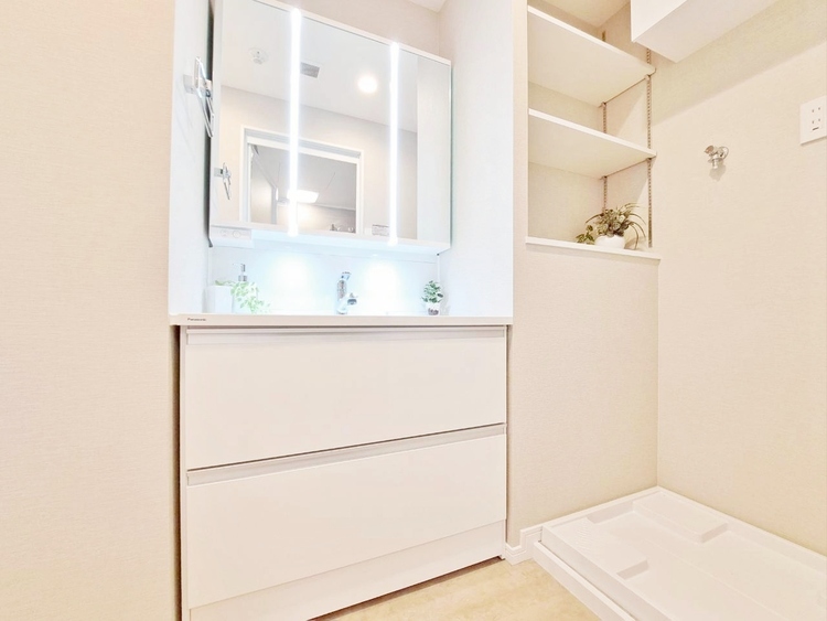 洗面 何かと物が増える場所だからこそ、スッキリと見映えの良い空間に。
