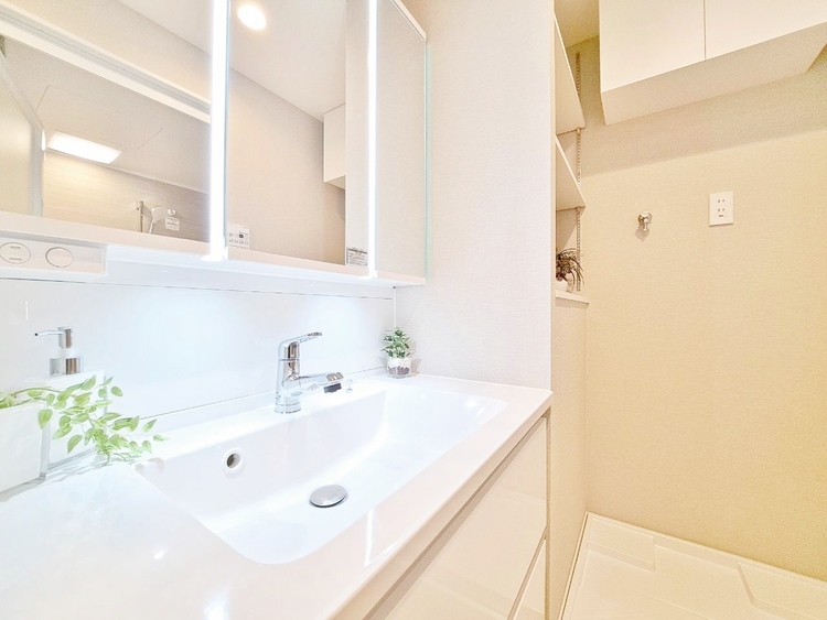 洗面 清潔感と心地よさを重視した、上質感漂うパウダールーム。