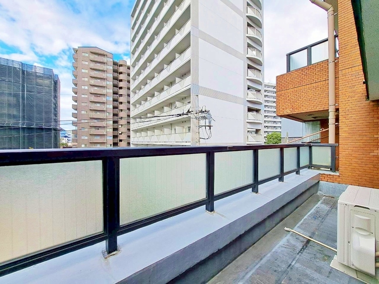 バルコニー 暮らしの中で、光と風を演出してくれるバルコニー。