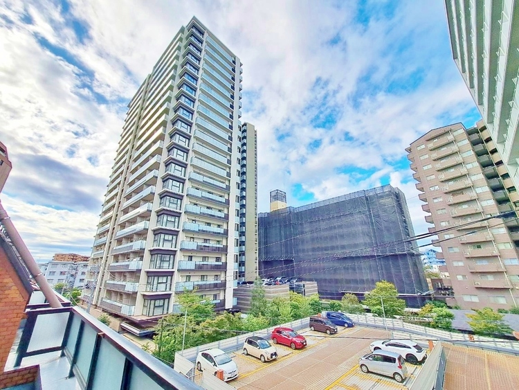 バルコニー 頬をなでる、優しい風を感じることが出来ます。