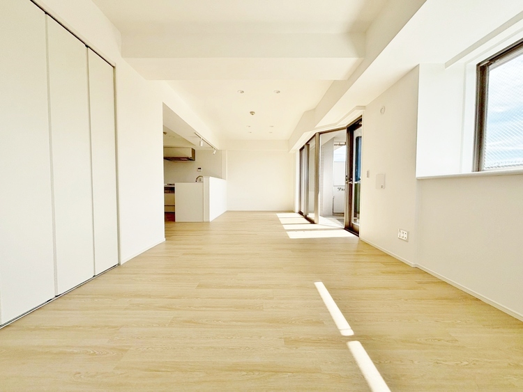 居間 居心地の良い空気感は、暮らしのステージを彩り、心からのやすらぎと満足感を与えてくれます。