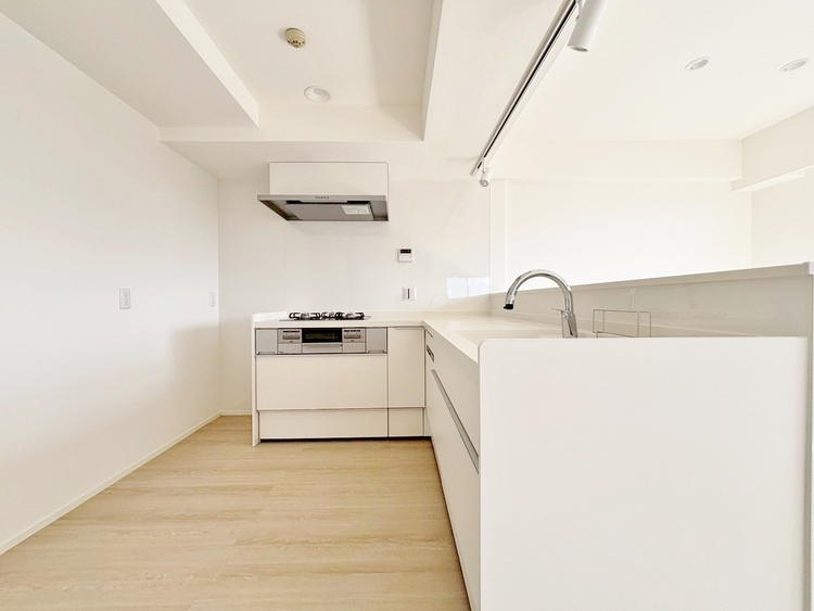 キッチン スマートな意匠と充実の機能を備えたキッチンが、暮らしにおいしい彩りを添えます。