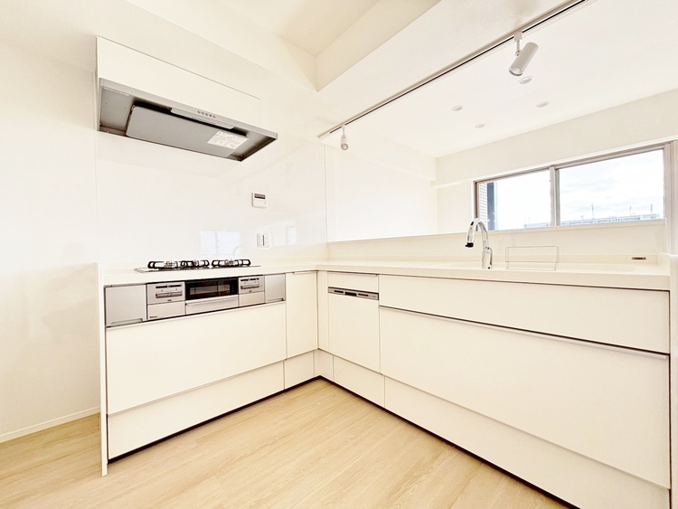 キッチン 洗練されたスタイリッシュなデザイン性と使いやすさを備えた仕様。