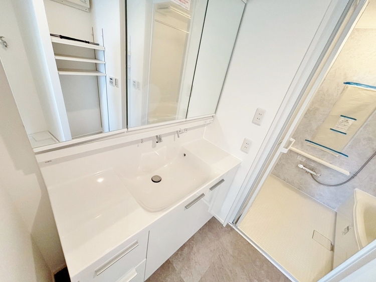 洗面 何かと物が増える場所だからこそ、スッキリと見映えの良い空間に。