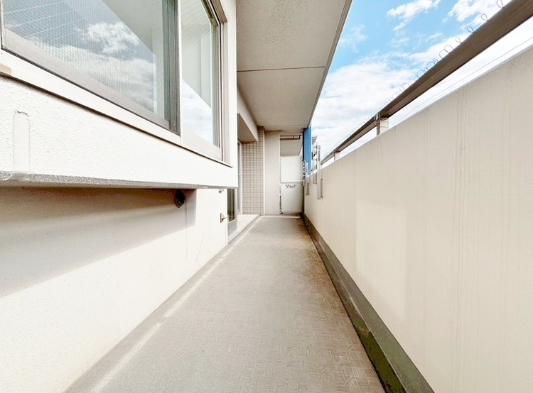 バルコニー 暮らしの中で、光と風を演出してくれるバルコニー。