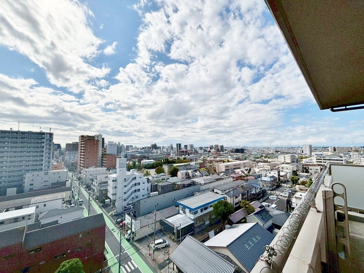 バルコニー 頬をなでる、優しい風を感じることが出来ます。