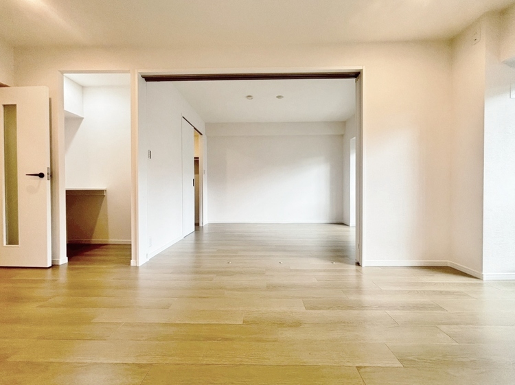 居間 居心地の良い空気感は、暮らしのステージを彩り、心からのやすらぎと満足感を与えてくれます。