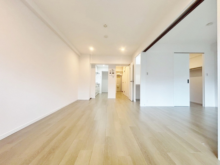 居間 飾り過ぎないシンプルな内装と偏り過ぎないデザインで統一しました。