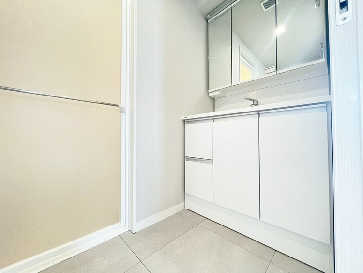 洗面 何かと物が増える場所だからこそ、スッキリと見映えの良い空間に。