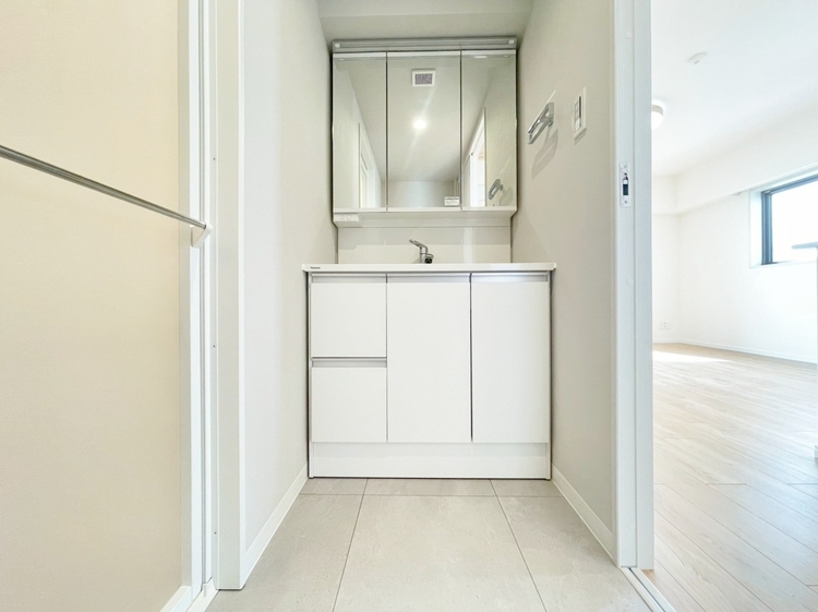 洗面 清潔感と心地よさを重視した、上質感漂うパウダールーム。