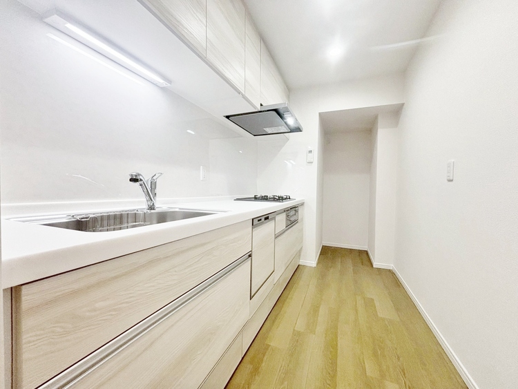 キッチン スマートな意匠と充実の機能を備えたキッチンが、暮らしにおいしい彩りを添えます。