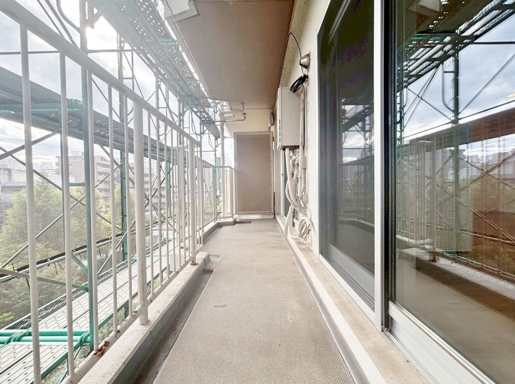 バルコニー 暮らしの中で、光と風を演出してくれるバルコニー。