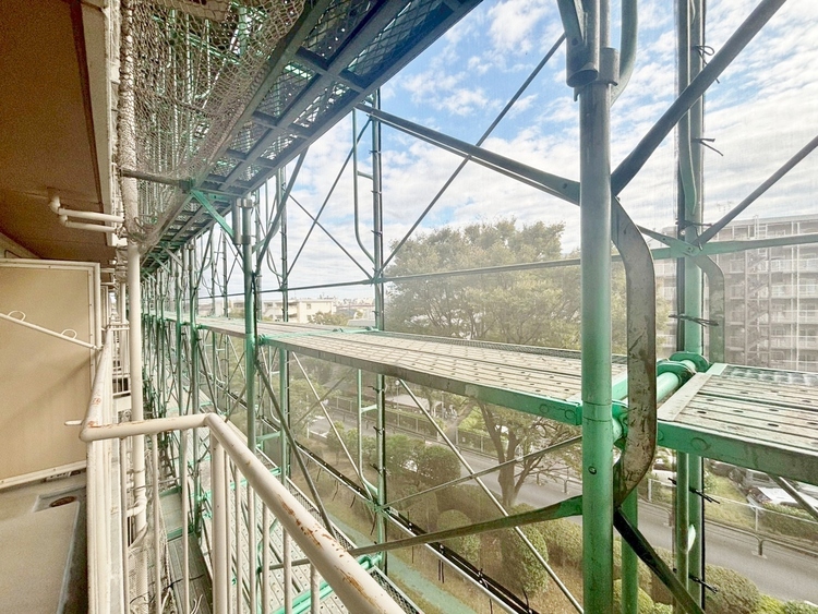 バルコニー 頬をなでる、優しい風を感じることが出来ます。