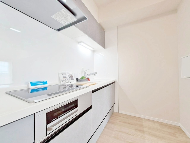 キッチン スマートな意匠と充実の機能を備えたキッチンが、暮らしにおいしい彩りを添えます。