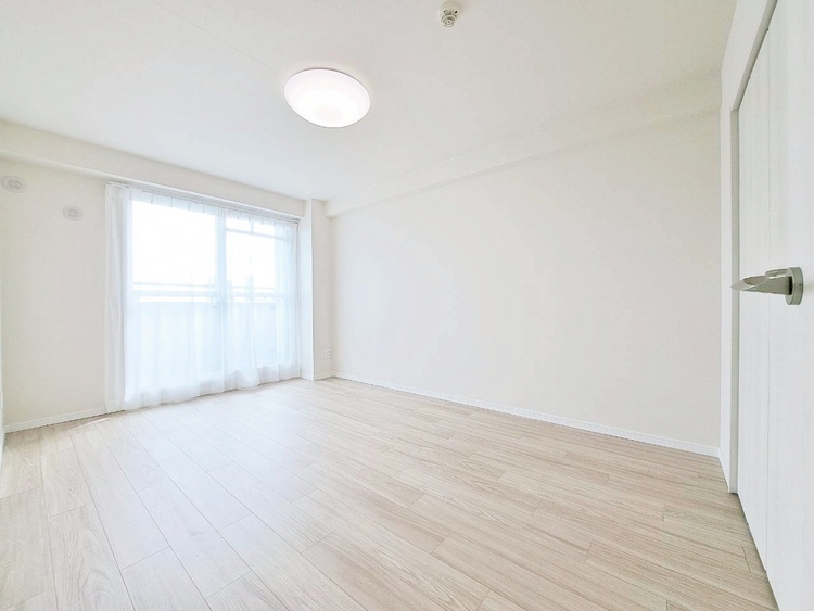 寝室 ベッドも十分に設置するスペースがあります。