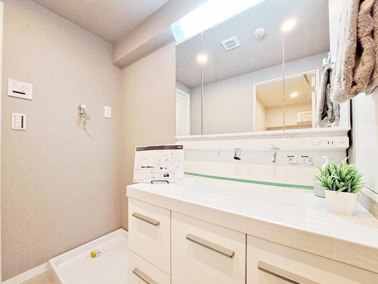 洗面 何かと物が増える場所だからこそ、スッキリと見映えの良い空間に。