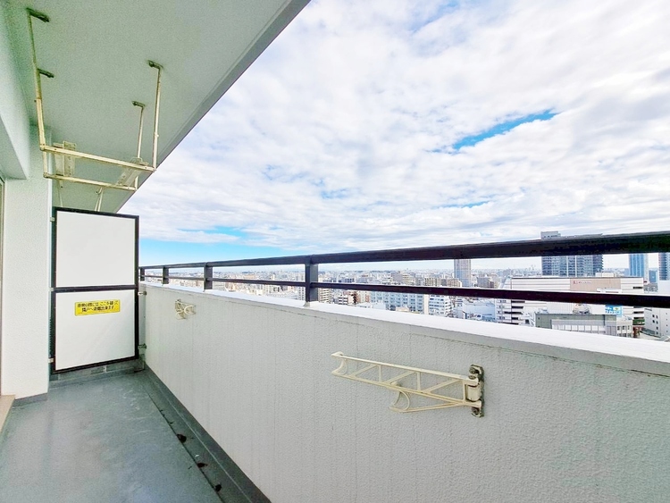 バルコニー 暮らしの中で、光と風を演出してくれるバルコニー。