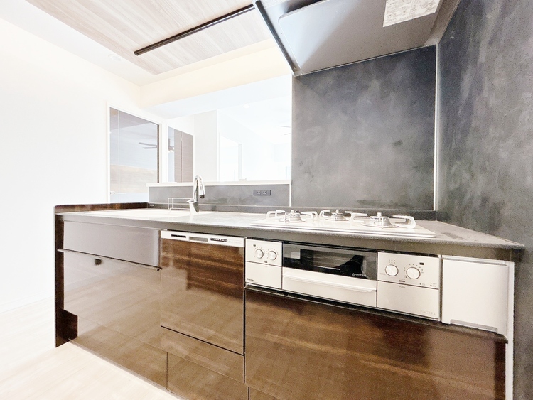 キッチン 洗練されたスタイリッシュなデザイン性と使いやすさを備えた仕様。