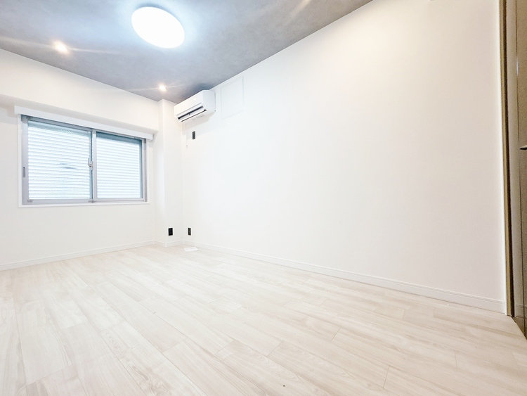 寝室 ベッドも十分に設置するスペースがあります。