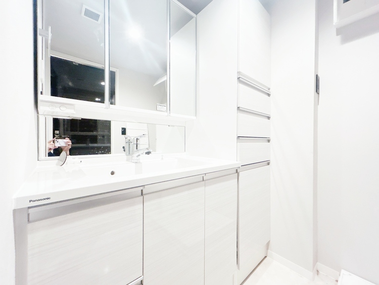 洗面 何かと物が増える場所だからこそ、スッキリと見映えの良い空間に。