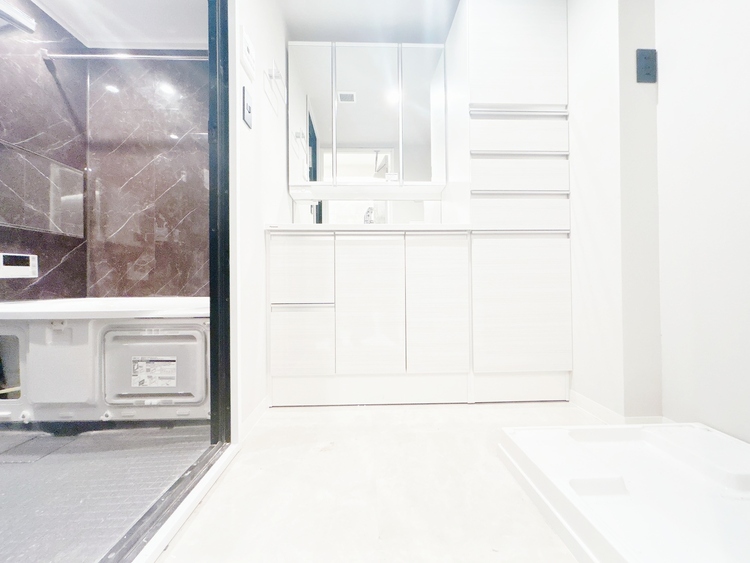 洗面 清潔感と心地よさを重視した、上質感漂うパウダールーム。