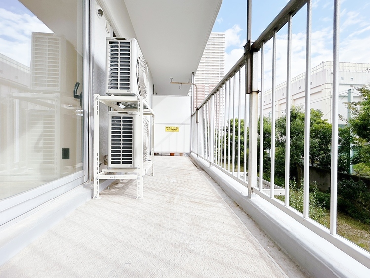 バルコニー 暮らしの中で、光と風を演出してくれるバルコニー。