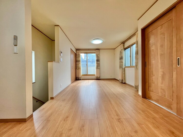 居間 居心地の良い空気感は、暮らしのステージを彩り、心からのやすらぎと満足感を与えてくれます。