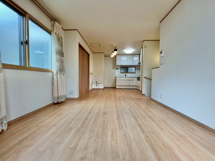 居間 飾り過ぎないシンプルな内装と偏り過ぎないデザインで統一しました。