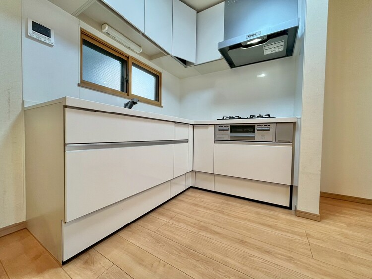 キッチン スマートな意匠と充実の機能を備えたキッチンが、暮らしにおいしい彩りを添えます。