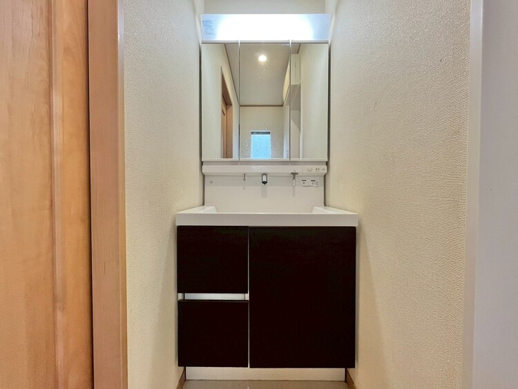 洗面 何かと物が増える場所だからこそ、スッキリと見映えの良い空間に。