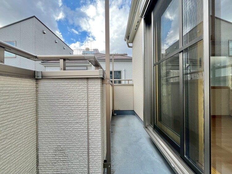 バルコニー 暮らしの中で、光と風を演出してくれるバルコニー。