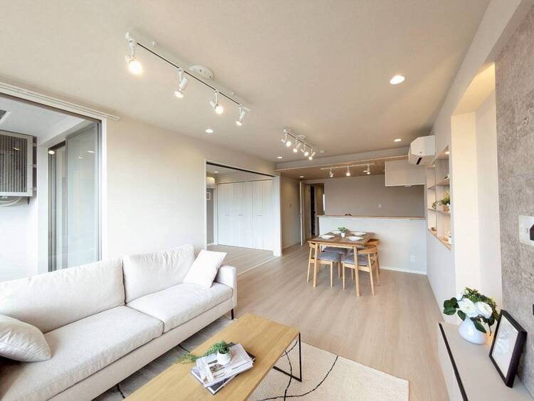 居間 居心地の良い空気感は、暮らしのステージを彩り、心からのやすらぎと満足感を与えてくれます。